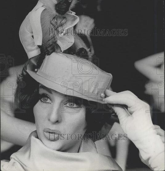 1962 Press Photo Uncle Remus, a tiny monkey and actress in Tropical Paradise, - Historic Images