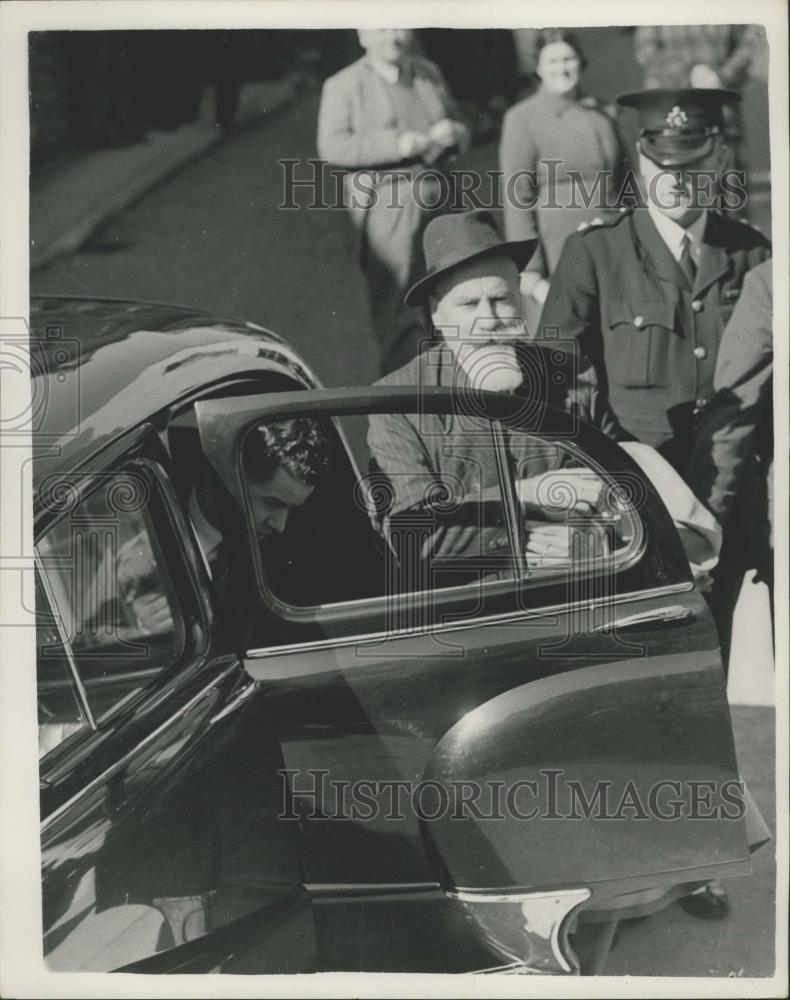 1954 Press Photo Mr. Michial Onufrejczyk Arriving At Court For Trial - Historic Images