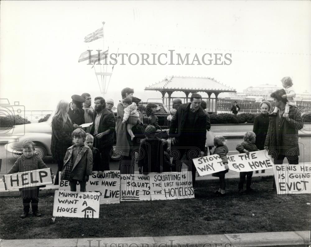 1969 Press Photo Squatters Demonstrate at Brighton - Historic Images