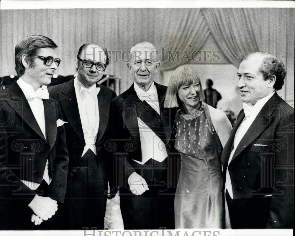 1977 Press Photo Nobel Prize Distribution members of Swedish Government - Historic Images