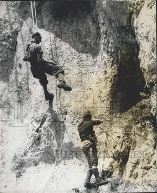 1964 Press Photo Climbing to an aerie to preserve Golden Eagle - Historic Images