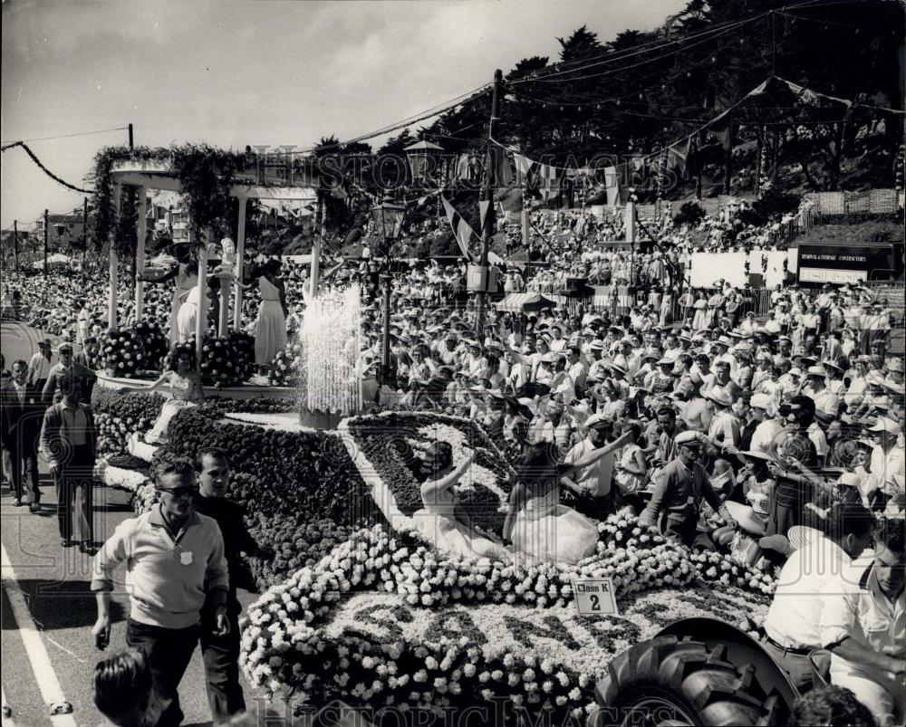 1958 Press Photo Italy takes Part in the Jersey &#39;Battle of Flowers&#39; parade - Historic Images