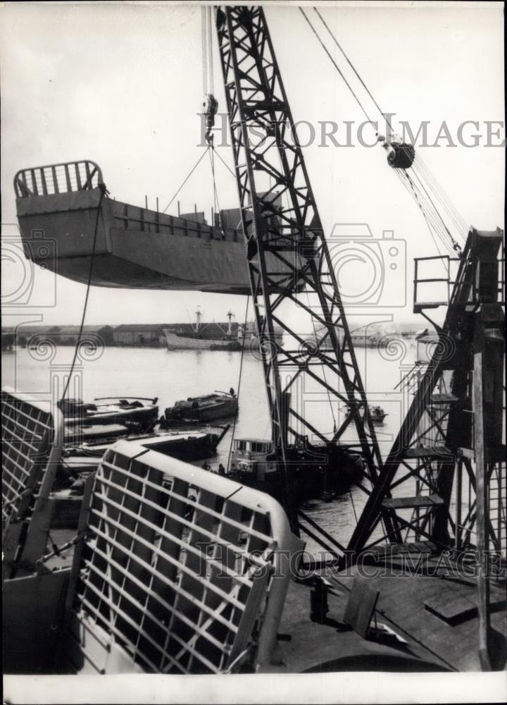 1954 Press Photo US Landing Crafts Arrive At Saigon - Historic Images