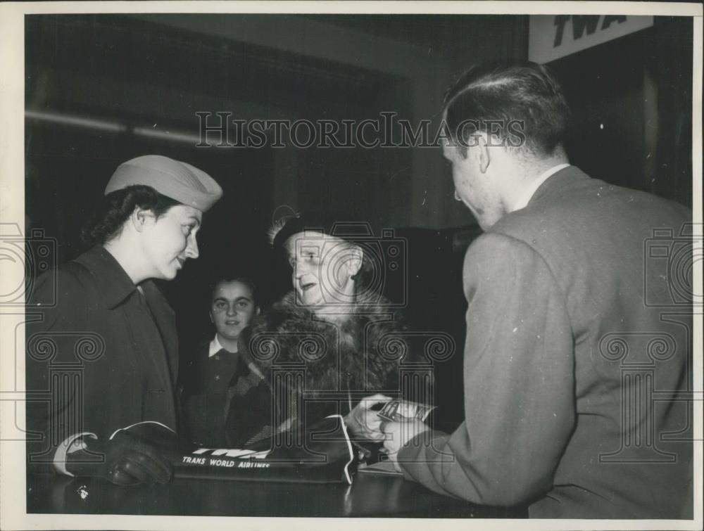 1953 Press Photo Mrs. Steinbauer to see ill son - Historic Images