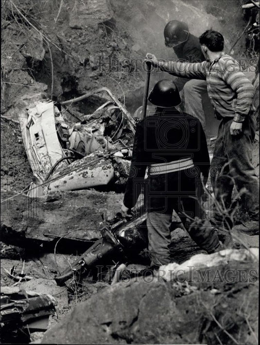 1969 Press Photo Car Wreckage Landslide Crash - Historic Images