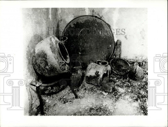 Press Photo Gold & silver pots & vases found in Philip II Macedon's grave - Historic Images