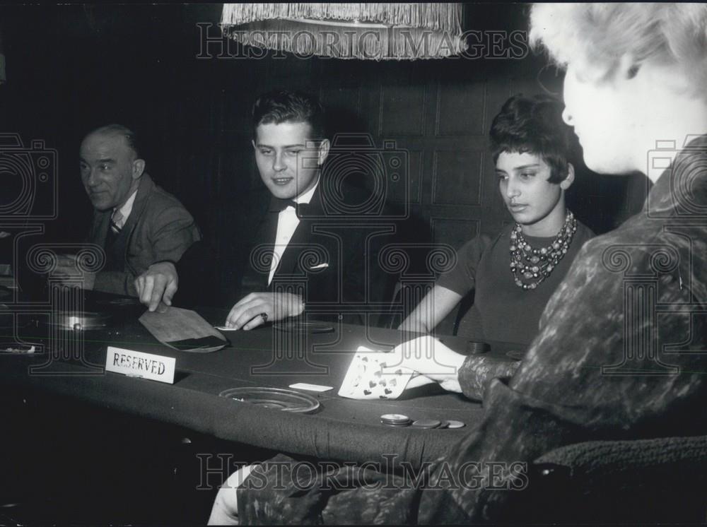 Press Photo Casino patrons - Historic Images