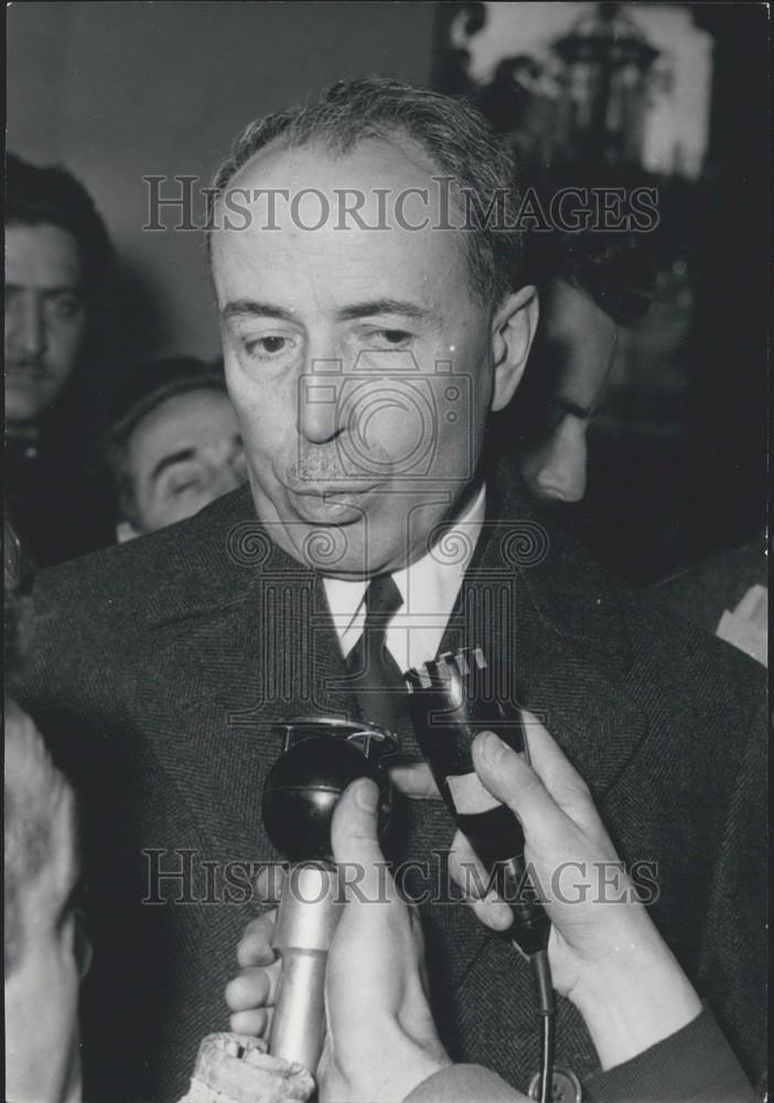 1958 Press Photo Antoine Pinay Answers Journalists' Questions - Historic Images