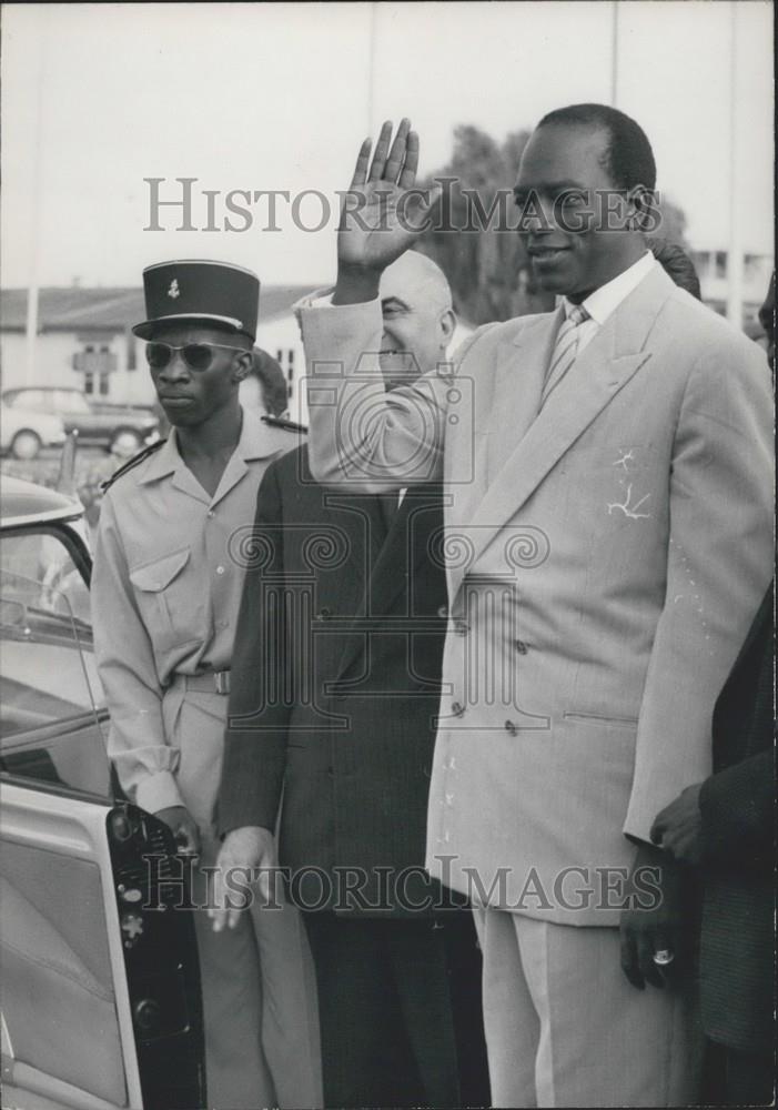 1960 Press Photo Modeibo Keita Arrives in Paris - Historic Images