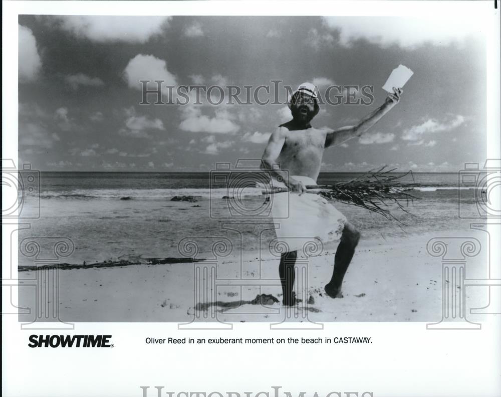 1989 Press Photo Oliver Reed in "Castaway" - cvp28189 - Historic Images