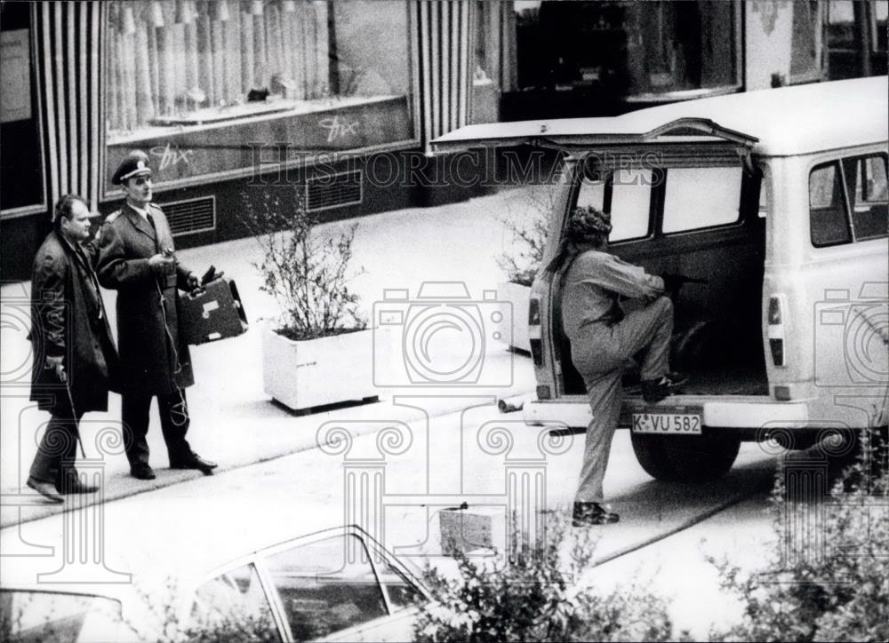 1971 Press Photo Kurt Vicenik Leader Bank Robbers Hostage Police Officer Kraus - Historic Images