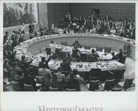 1976 Press Photo UN Security Council Called Together to Discuss Middle East - Historic Images