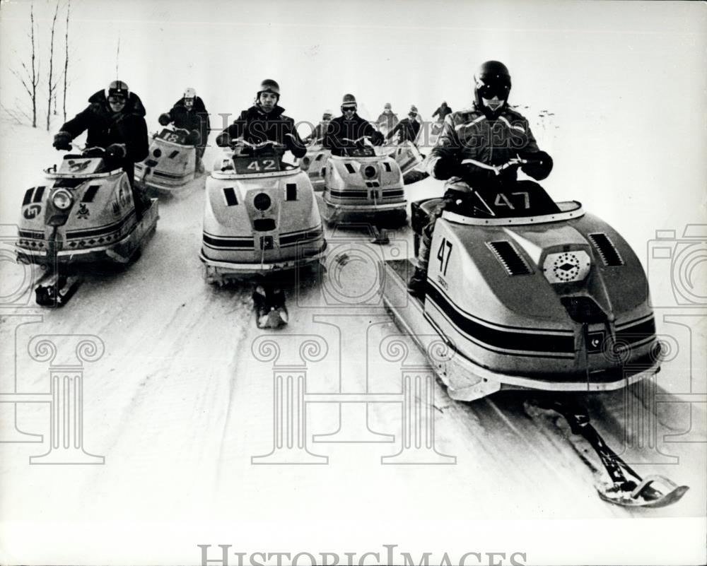 Press Photo Grand Prix on the Volga on their snowmobiles - Historic Images