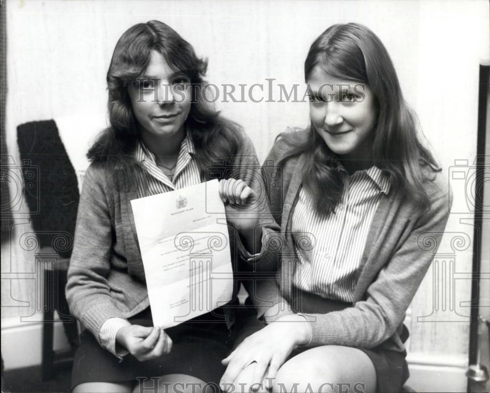 1973 Press Photo The two 13-year-old London Schoolgirls - Historic Images