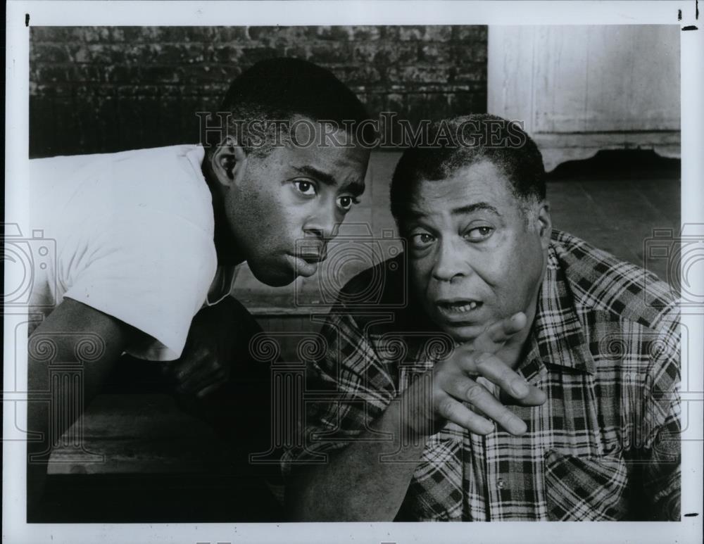 1997 Press Photo Courtney B. Vance and James Earl Jones in August Wilson's play - Historic Images