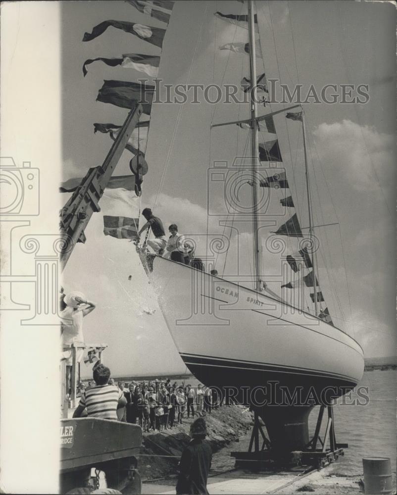 1970 Press Photo World&#39;s Largest Glass Fiber Yacht &quot;Ocean Spirit&quot; Launched - Historic Images