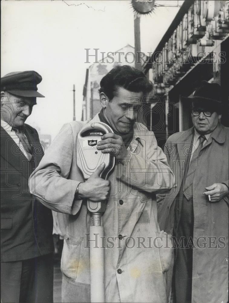 Press Photo Parking-automatons are taken off now at Dilsseldorf - Historic Images