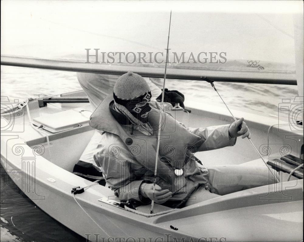 1968 Press Photo Paul Gaunce in Wayfare Icicle trophy boat race - Historic Images