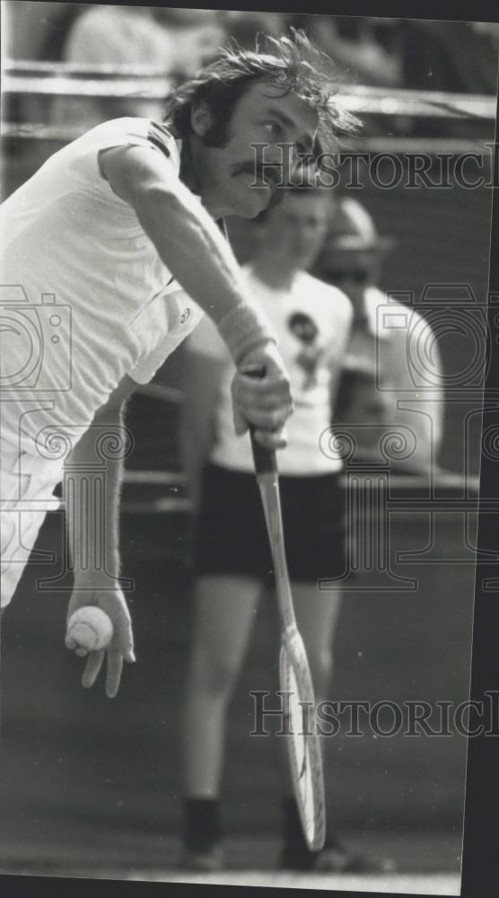 1976 Press Photo John Newcombe In Play At Robertson Cup Tennis Tournament - Historic Images