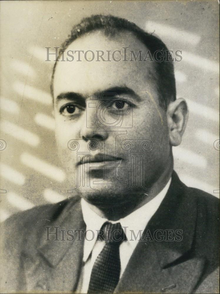 Press Photo man face close up in suit and tie - Historic Images