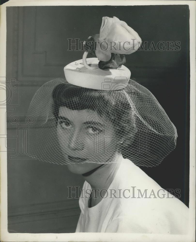 Press Photo Headdress Style, Bridal, Simone Miraman - Historic Images