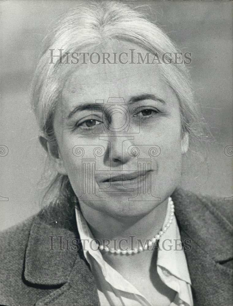 1982 Press Photo Mrs Nicole Questiaux, Minister of National Solidarity party - Historic Images