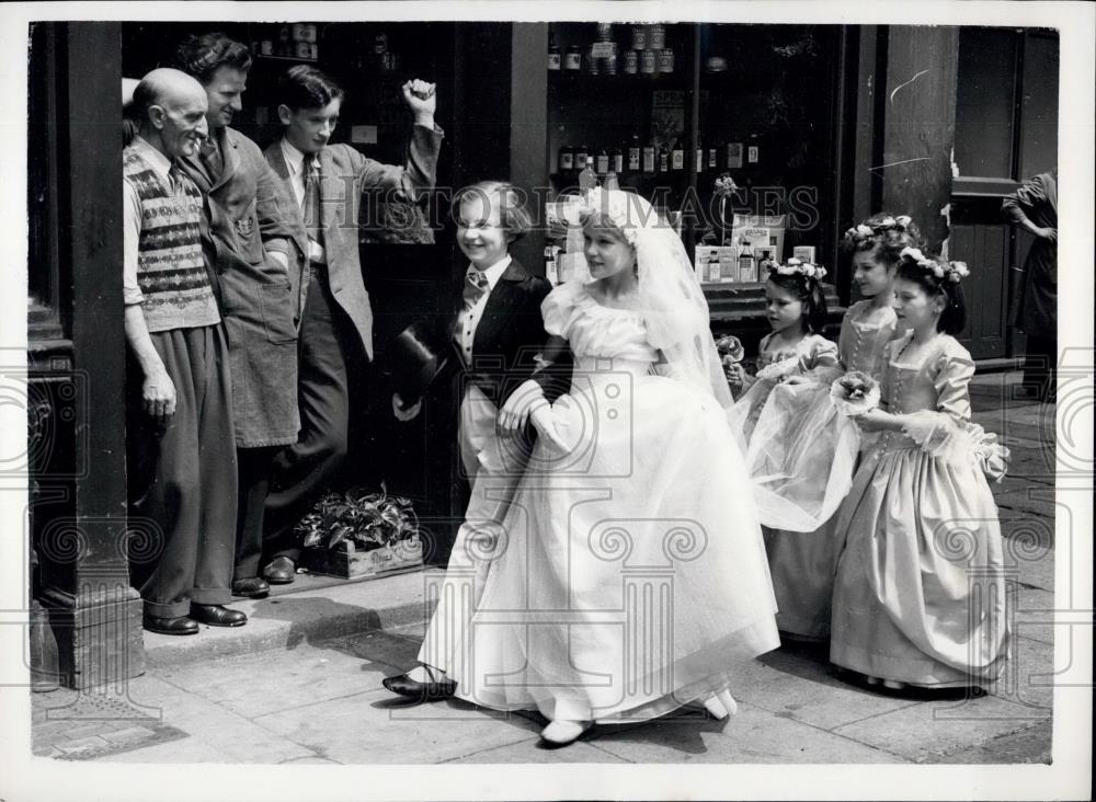 1953 Press Photo Dangers rehearse For Charity Show In London - Historic Images