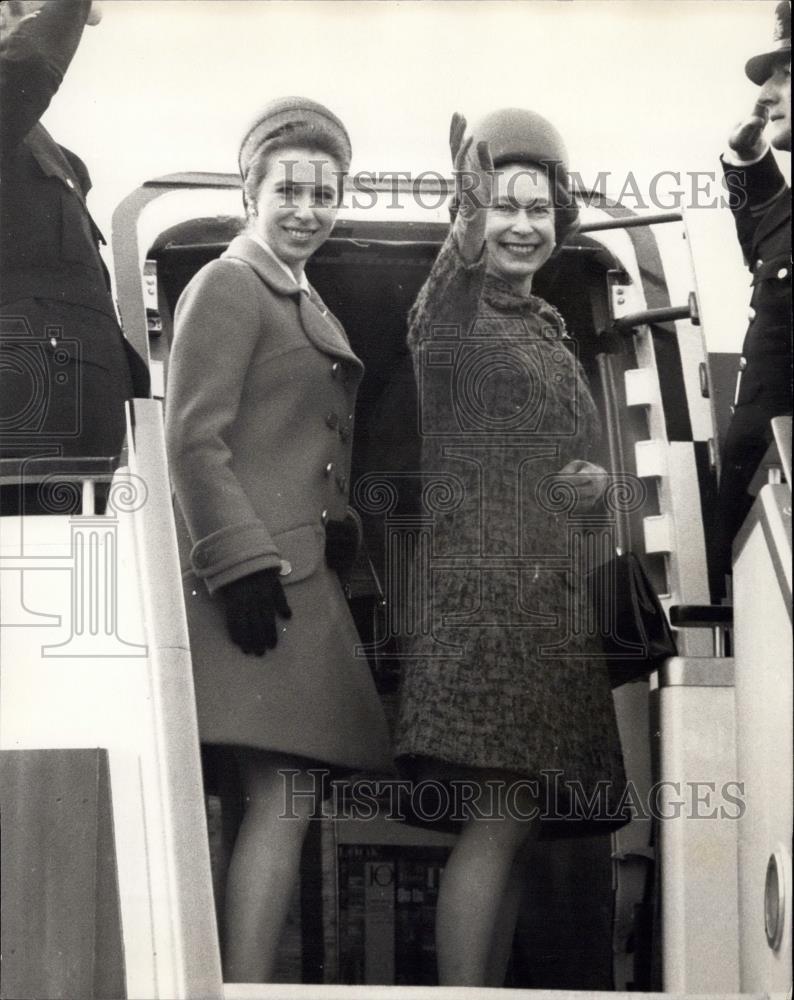 1970 Press Photo The Queen, accompanied by Princess Anne - Historic Images