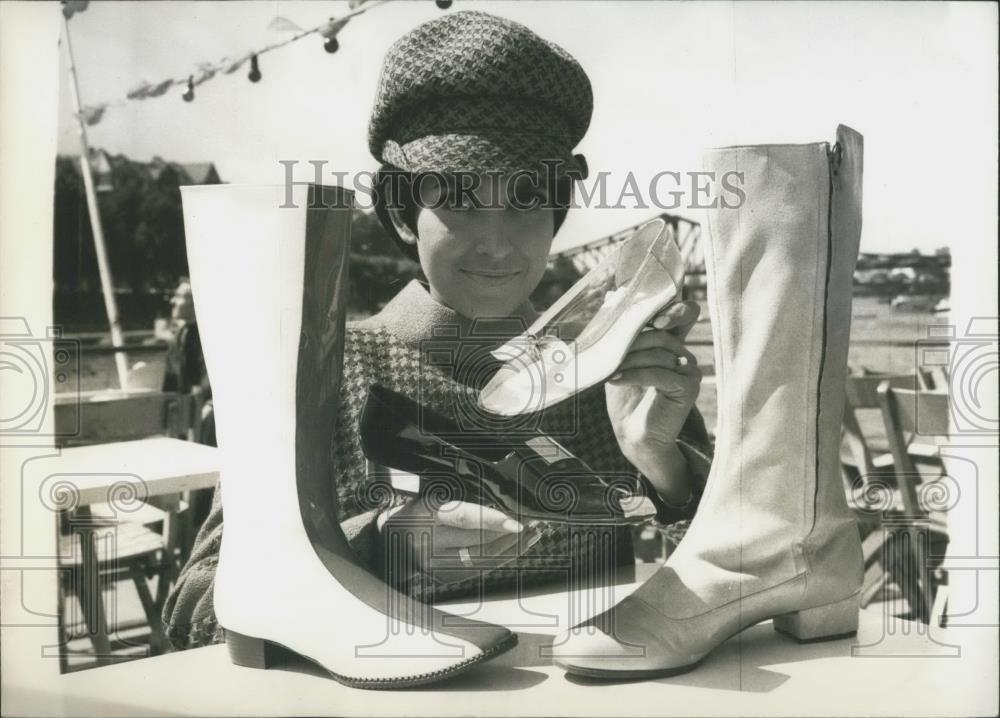 1966 Press Photo Rectangular and Circular Peaks on Boots - German Fashion. - Historic Images