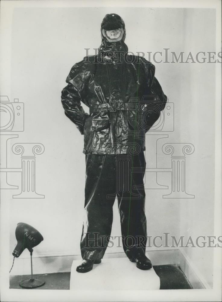 1953 Press Photo New Impregnated Waterproof Garments for Royal Navy - Historic Images