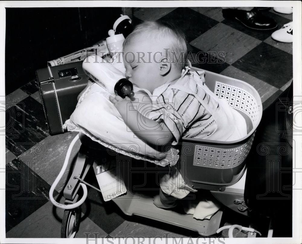 Press Photo Infant Kathleen Ann Goldstein TWA Jetstream San Francisco Plane - Historic Images