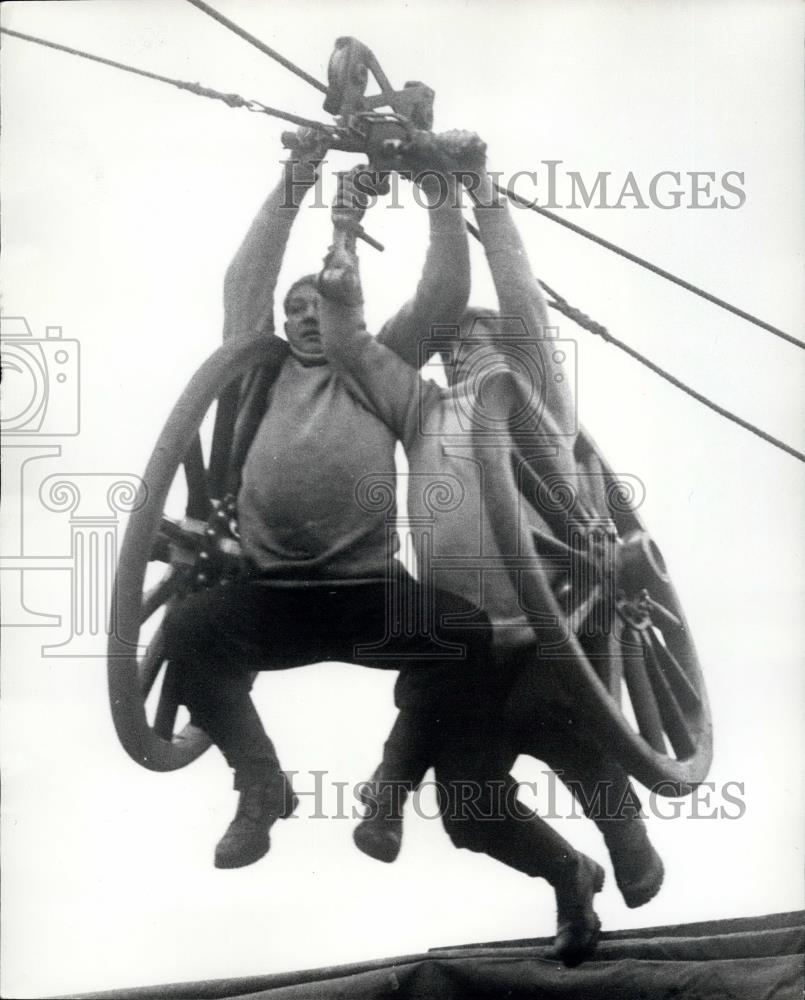 1968 Press Photo pair of gun-wheels are carried over the chasm - during training - Historic Images