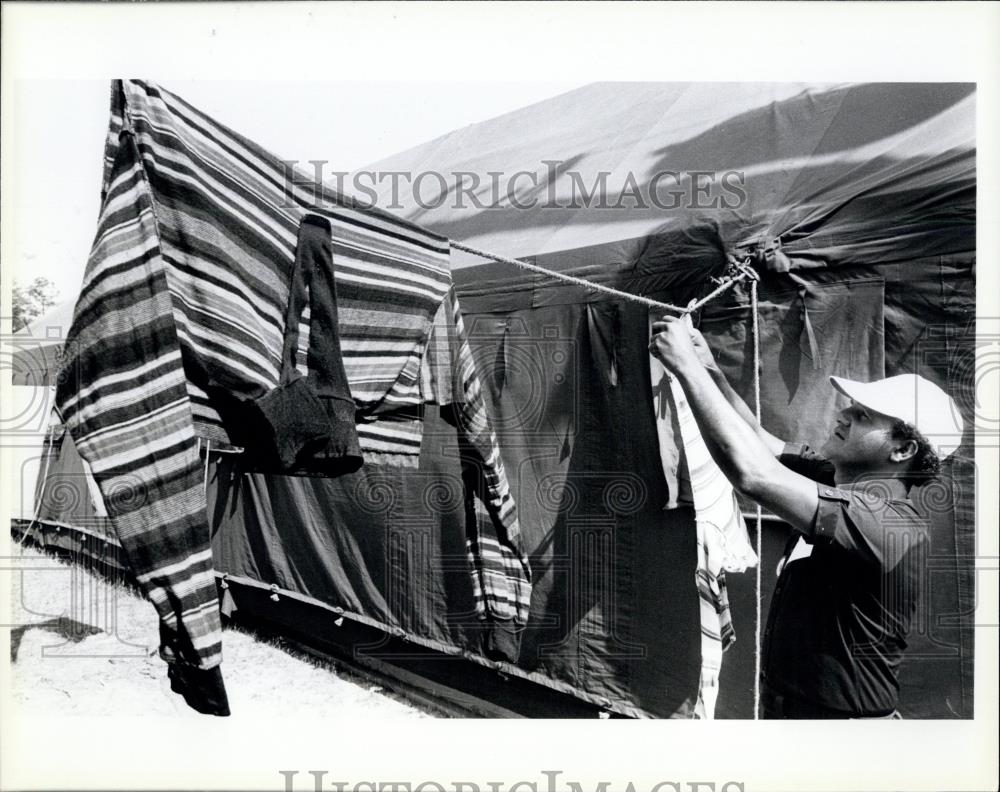 Press Photo A Cuban refugee in Florida - Historic Images