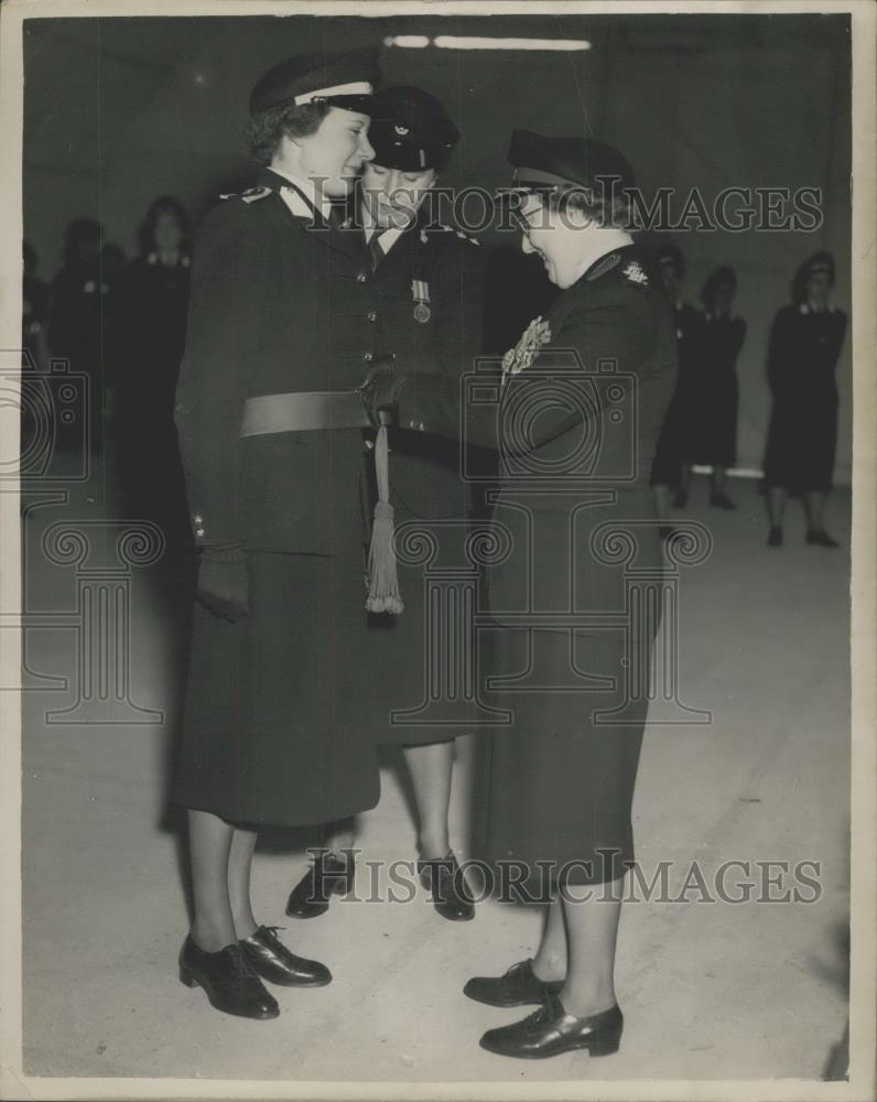 1953 Press Photo Passing out parade of W.R.A.C. Officer Cadets - Historic Images