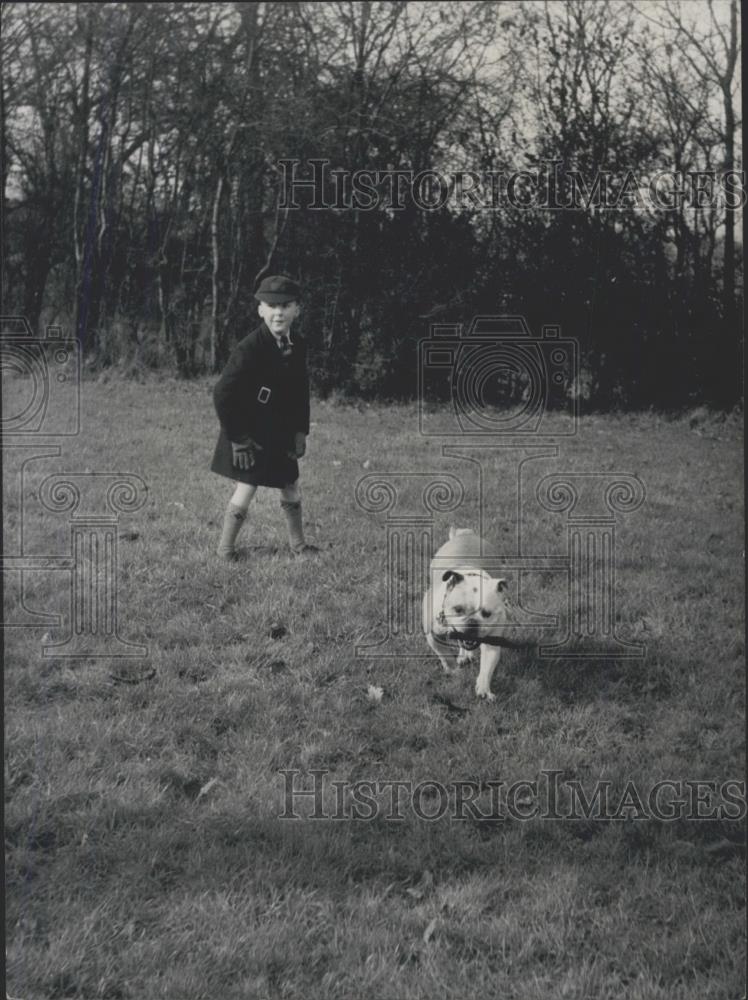 Press Photo Chung, the Bulldog bitch and Malcolm Kirby - Historic Images