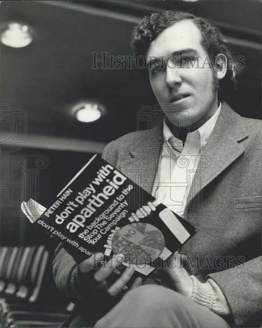 1971 Press Photo Peter Hain with a copy of his book don't play with Apartheid - Historic Images