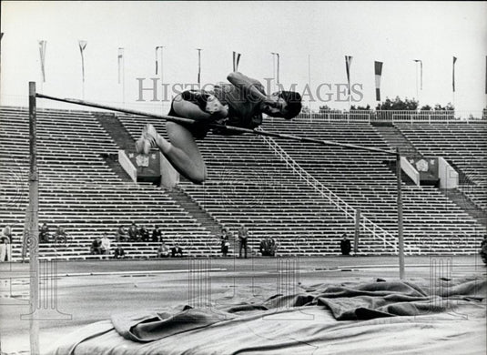 1968 Press Photo 9th World Festival of Youth and Students in Sofia,High jumper - Historic Images