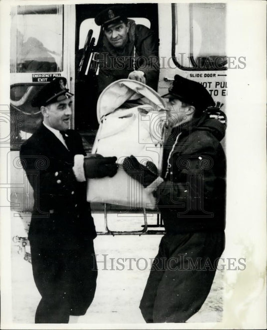 1953 Press Photo Three-Day Old Baby Arrives By Helicopter - Historic Images
