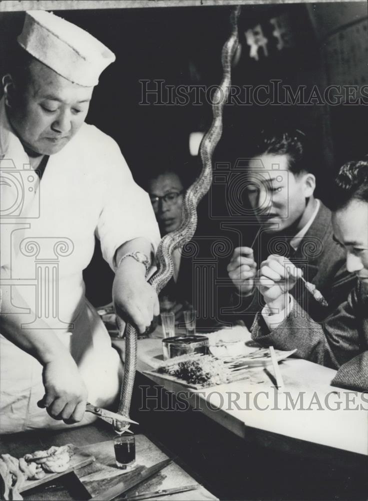 Press Photo The Fukuchan restaurant in Tokyo serves only snakes - Historic Images