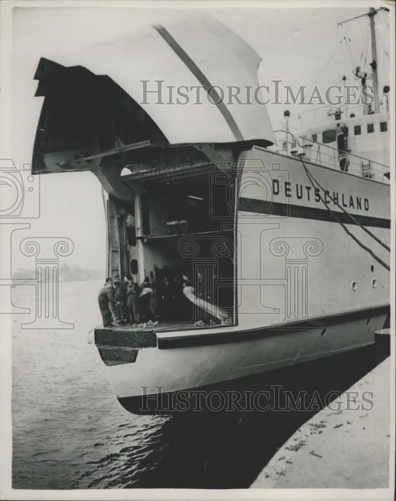 1953 Press Photo Floating Underground Station German Ferry Boat &quot;Deutechkab&quot; - Historic Images