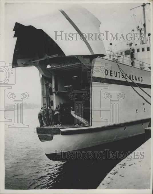 1953 Press Photo Floating Underground Station German Ferry Boat "Deutechkab" - Historic Images