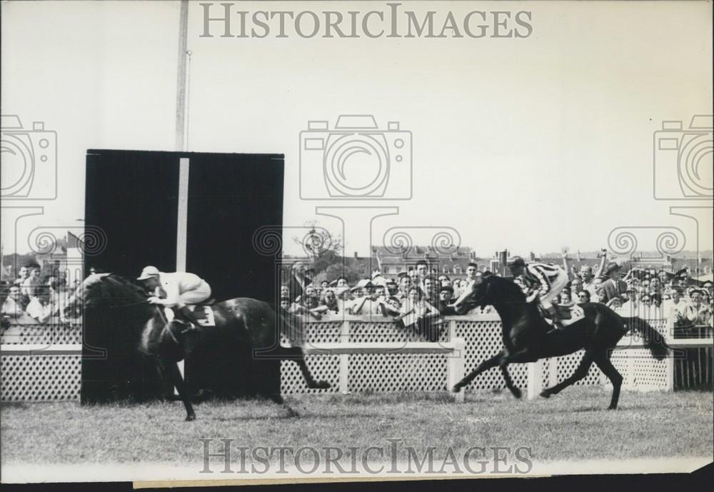 1957 Press Photo Amber Wins the Prix du Jockey-Club - Historic Images