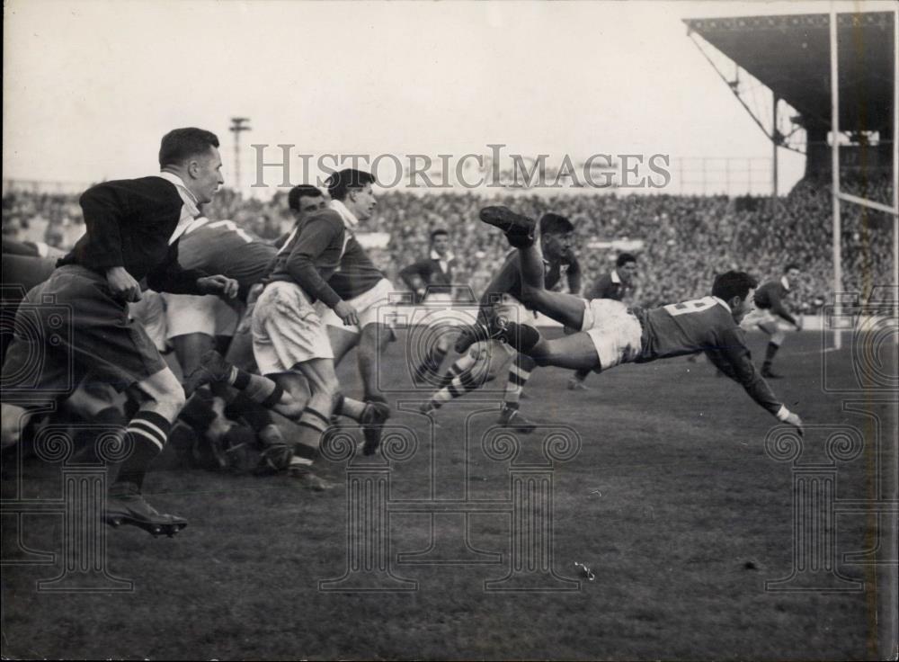 1954 Press Photo Rugby: France Beats Ireland 8 - 0 At Colombes (Paris - Historic Images