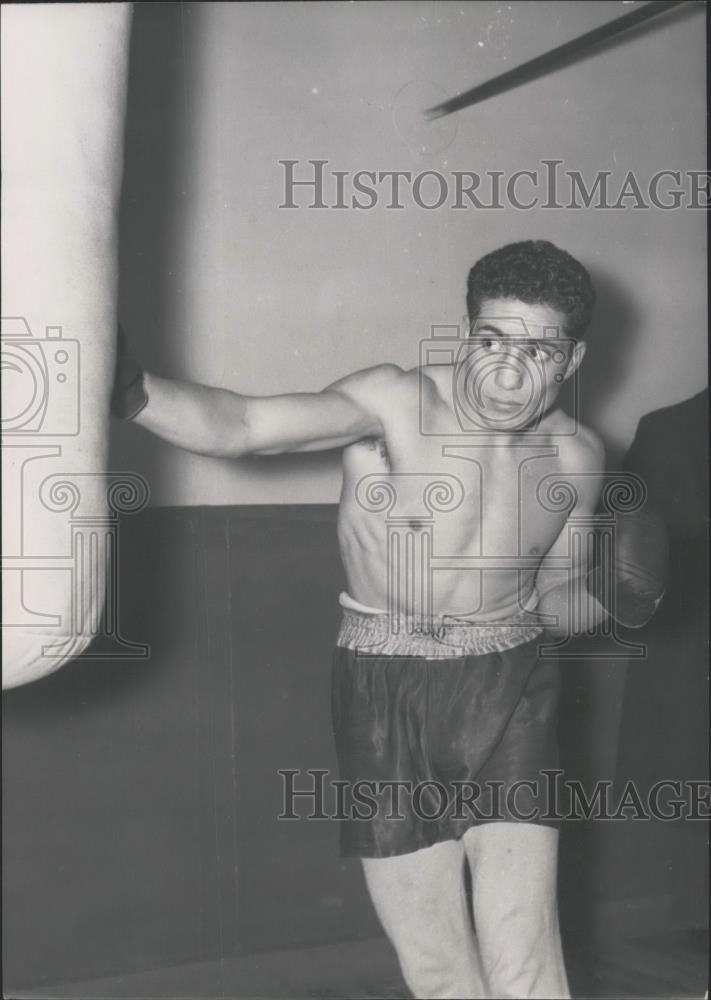 Press Photo French boxer Seraphin Ferrer - Historic Images