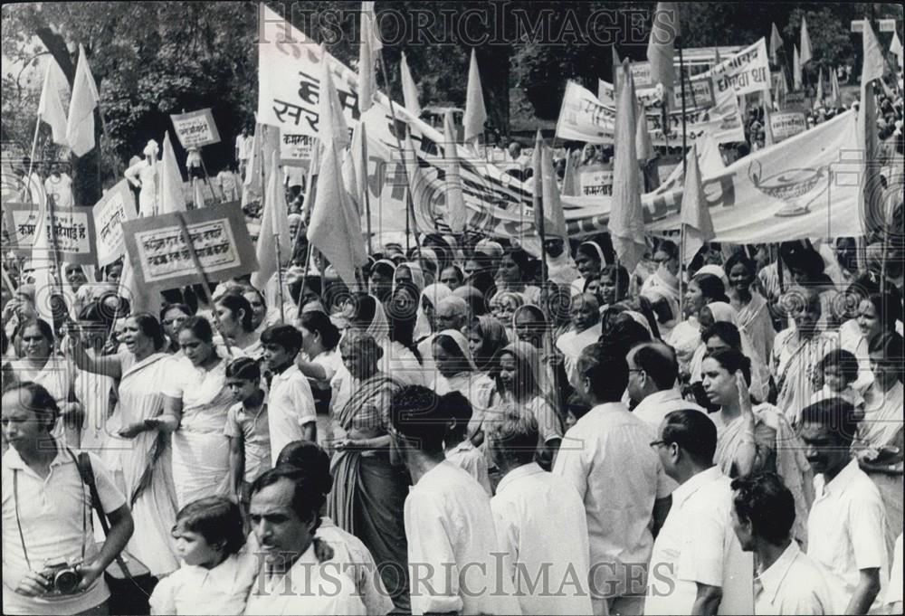 Press Photo Delhi Jan Sangh (women ~) demonstrating - Historic Images