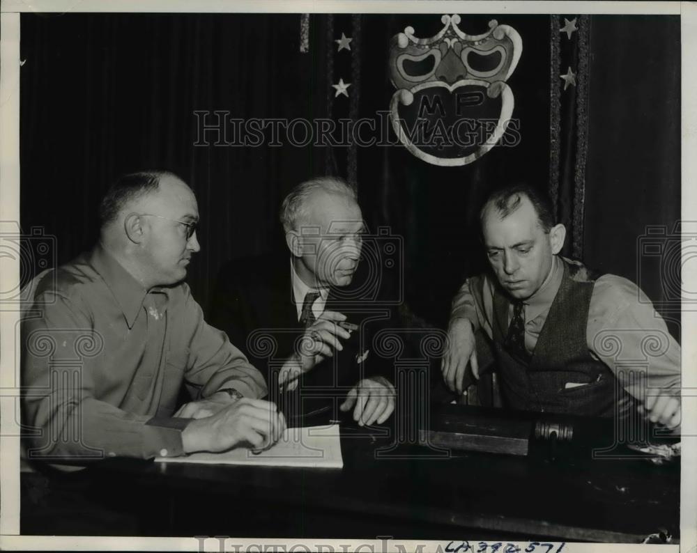 1937 Press Photo Vern Murdock Makeup Artists Union, C Lessing FMC - Historic Images