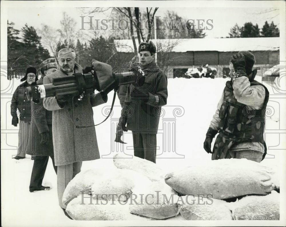 Press Photo Soldiers standing outside in the snow waiting for their instructions - Historic Images