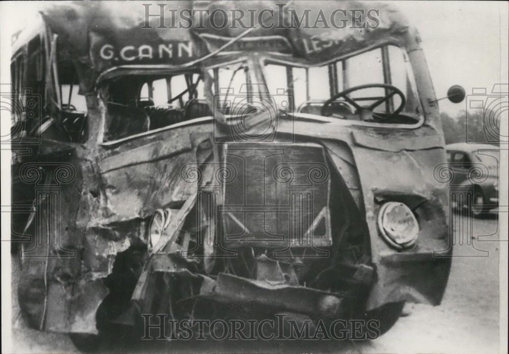 1953 Press Photo Bus Accident, Highway of Facu, Brittany - Historic Images