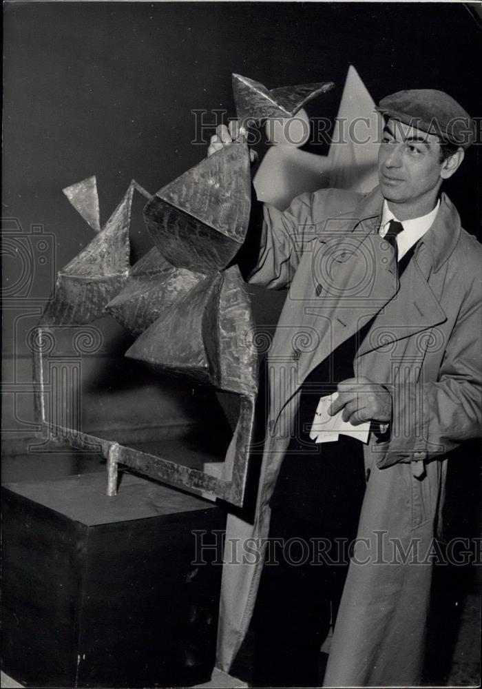 1957 Press Photo Sculptor Loucentianos With Piece In May Salon Modern Art Museum - Historic Images