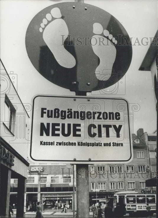 Press Photo New Official Signpost For Pedestrian Zones in Germany - Historic Images